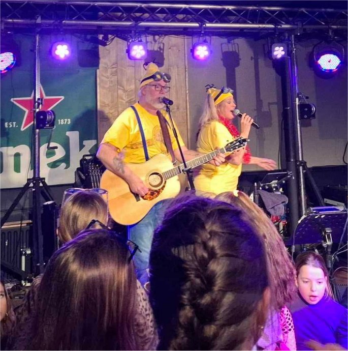 Aart & Harri�tte boekt u bij www.zorg-artiesten.nl