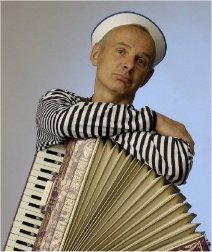 accordeonist Hans te boeken bij www.kwekel-evenementen.nl