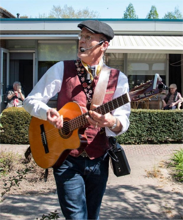 Zorgmuzikant Andr boekt u bij www.zorg-artiesten.nl