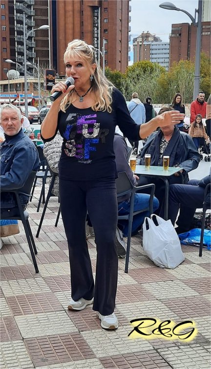 Linda boekt u bij www.zorg-artiesten.nl