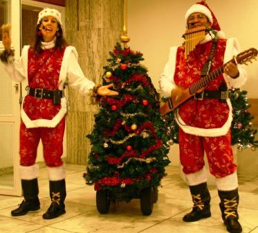 Muzikale Kerstman te boeken bij www.kwekel-evenementen.nl